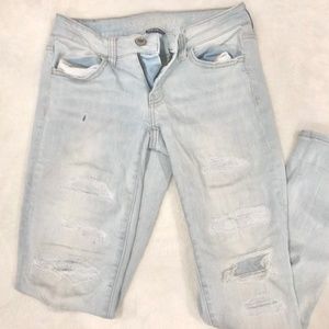 Light Wash American Eagle Skinny Jeans